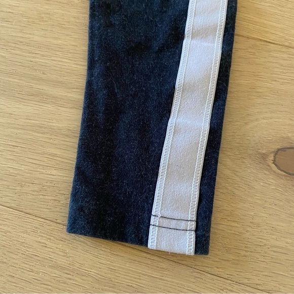 TNA Leggings in Dark Grey with White Accent - Picture 5 of 9